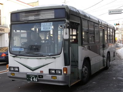 岩手県交通からやってきたキュービックのもう１台も646号車になっていました。同じように社紋が消されています。